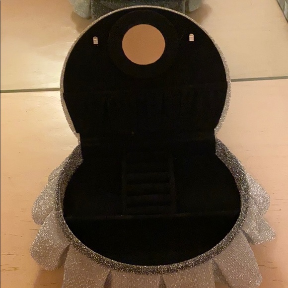 Unique Jewellery box. New condition.fun. Unique - Picture 2 of 5